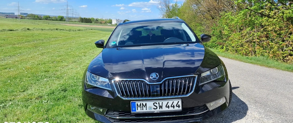 Skoda Superb cena 98000 przebieg: 102000, rok produkcji 2018 z Poznań małe 92